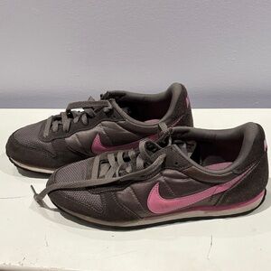 Nike Women's Gray and Pink Sneakers